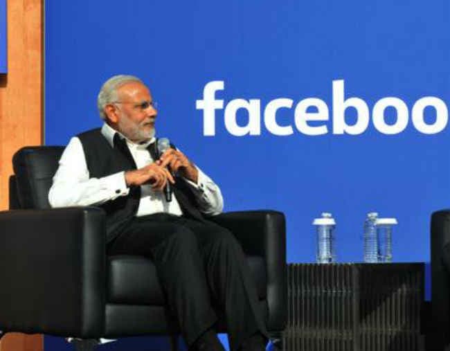 FACEBOOK : जब आया मां का जिक्र फफक पड़े PM मोदी