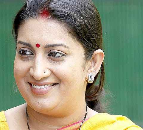 स्मृति ईरानी ने संस्कृत के सरलीकरण की वकालत की