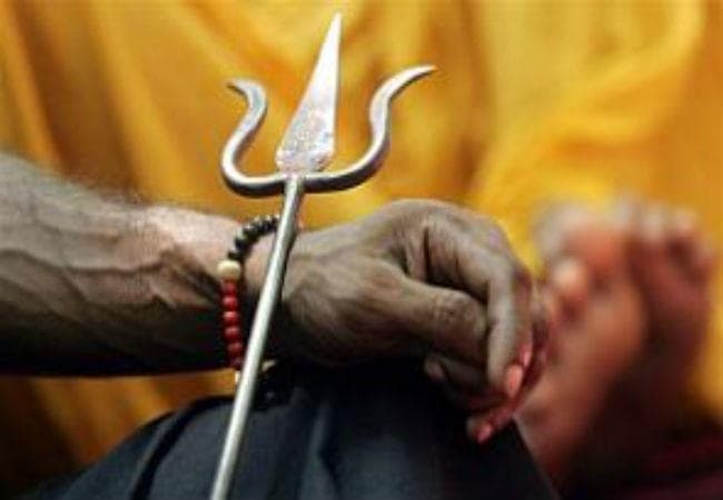 Bihar : मानव नरमुंड के साथ बंद कमरे में महिलाएं और तांत्रिक बाबा, पढ़ें