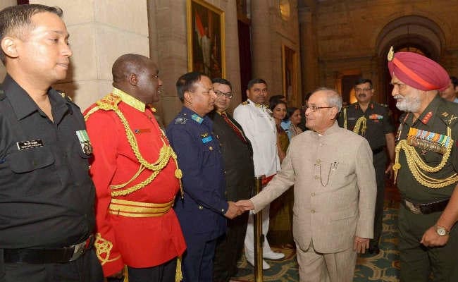 भारत को कई आंतरिक और बाह्य चुनौतियों का सामना करना पड़ सकता है : प्रणब