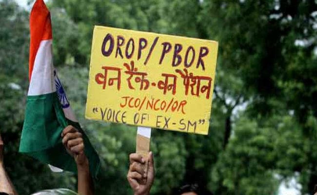 OROP: एक्स आर्मी मैन ने की खुदकुशी, केजरीवाल ने किया मोदी सरकार पर हमला OROP: एक्स आर्मी मैन ने की खुदकुशी, केजरीवाल ने किया मोदी सरकार पर हमला