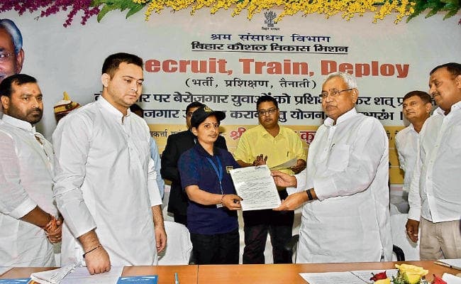 नीतीश बोले : सपा-बसपा साथ आये तभी यूपी में महागंठबंधन संभव