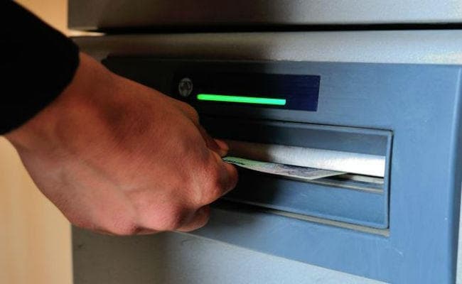 रिजर्व बैंक का बड़ा ऐलान, 10 प्रतिशत एटीएम से निकलेंगे सिर्फ 100 के नोट