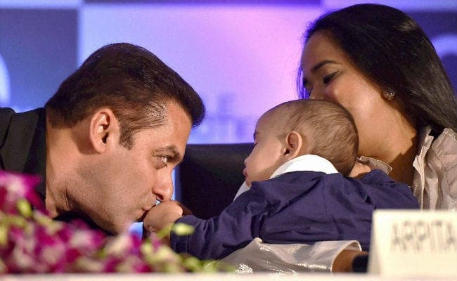 SO CUTE: सलमान-आहिल की यह फोटो बना देगी आपका दिन, देखें तस्वीर...