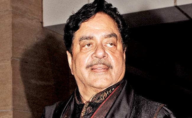 शत्रुघ्न का भोपाल एनकाउंटर और दिल्ली खुदकुशी मामले में केंद्र पर हमला