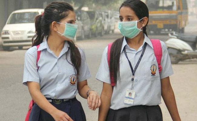 प्रदूषण की मार : दिल्ली एनसीआर में बढ़ी मास्क की बिक्री