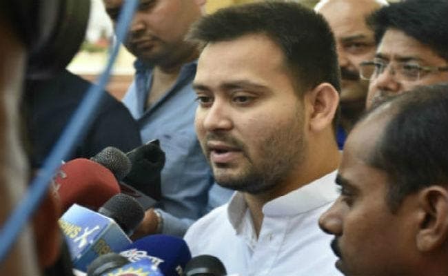 तेजस्वी ने 27 वें जन्मदिन पर वृक्षारोपण करने की अपील की