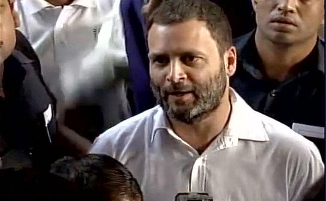 संसद मार्ग एसबीआइ से राहुल गांधी ने बदले 4000 के पुराने नोट