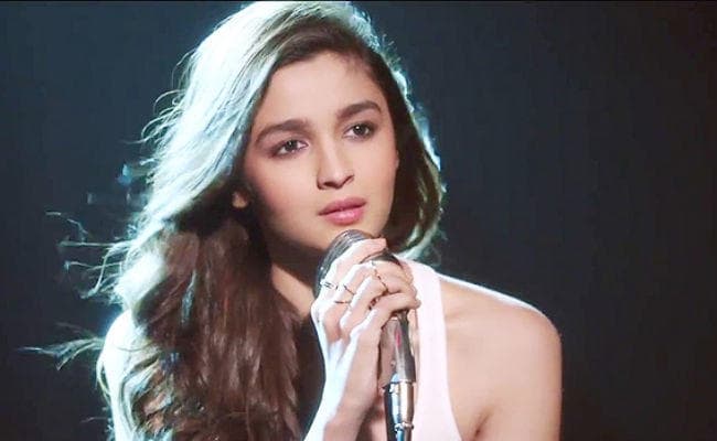 हमेशा दूसरों की मदद के लिए तैयार रहते हैं शाहरुख: आलिया भट्ट