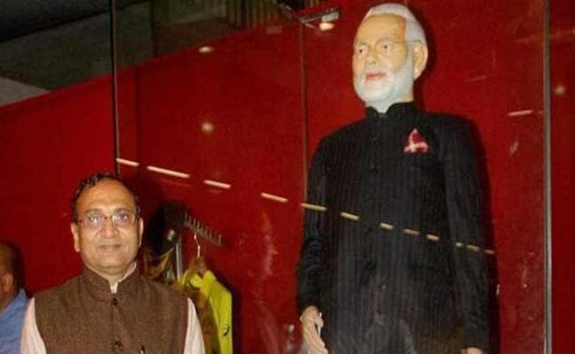 मोदी का सूट खरीदने वाले हीरा कारोबारी ने जमा कराये 6 हजार करोड़ के पुराने नोट !