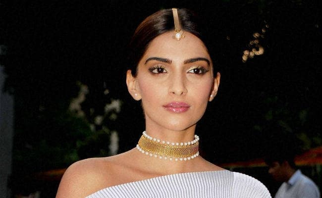 ''एशिया विजन मूवी अवॉर्ड्स'' में सोनम कपूर को किया जाएगा सम्मानित