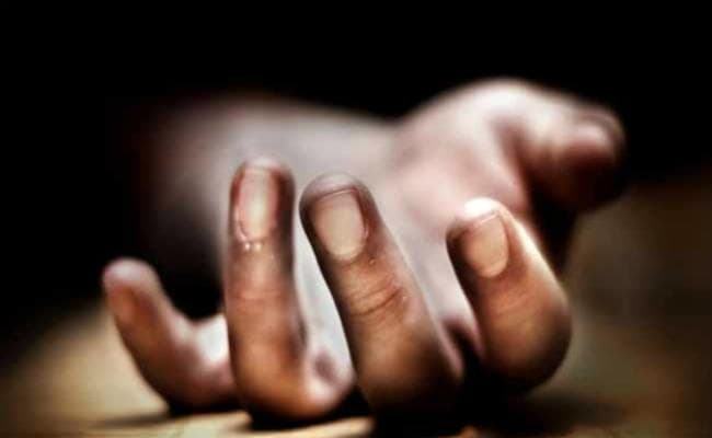 पिता ने अपने दोनों बेटों का रस्सी से गला घोंटा, घंटों लाश के सामने बैठा रहा