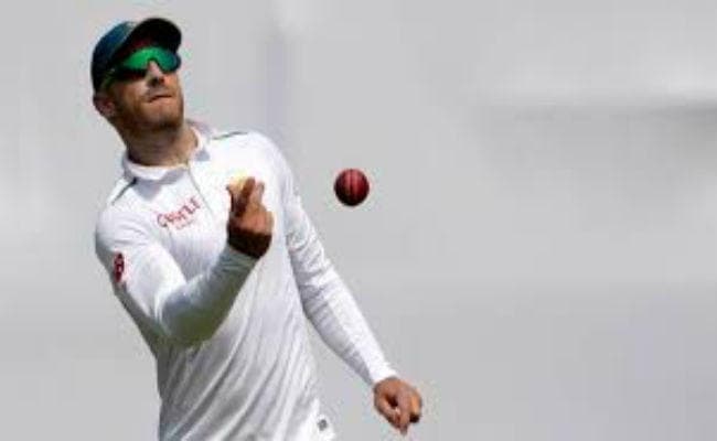 डुप्लेसिस पर गेंद से छेड़छाड़ का आरोप लगा