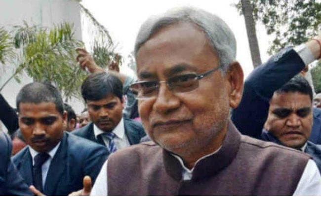 नीतीश ने की आपात बैठक, रिपोर्ट कार्ड पेश करने का कार्यक्रम किया रद्द