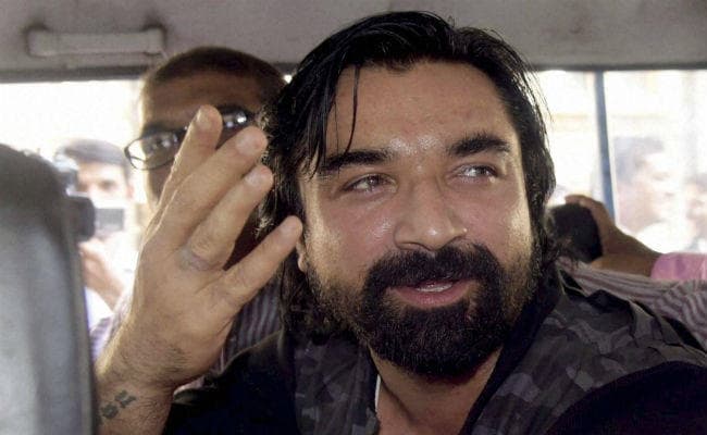 मॉडल को भद्दे मैसेज भेजने के आरोप में अरेस्ट हुए ''बिग बॉस'' फेम एजाज खान