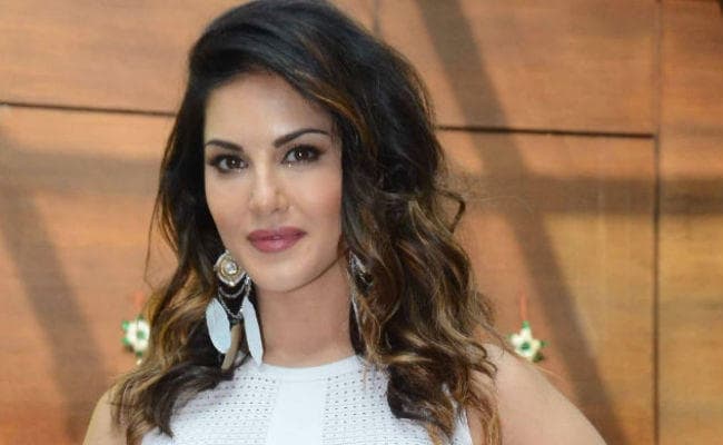 ''बिग बॉस'' के घर लौटीं सनी लियोनी, घरवालों को दी ये चुनौती...