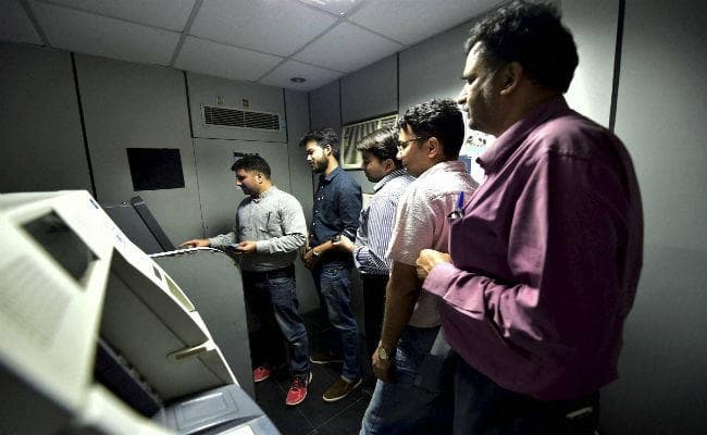 82500 ATM नये नोट निकालने में सक्षम बने