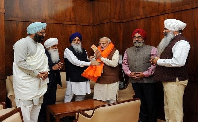 पीएम मोदी को गुरु गोविंद सिंह के 350वें प्रकाश पर्व के लिए आमंत्रण