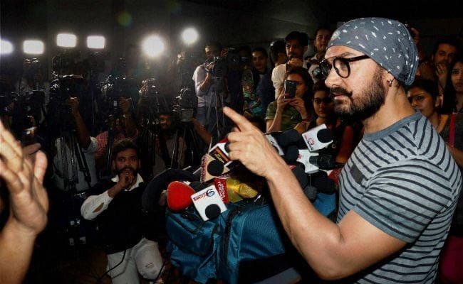 आमिर को होती है इस बात से घबराहट, इसलिए फिर शुरू कर दी SMOKING