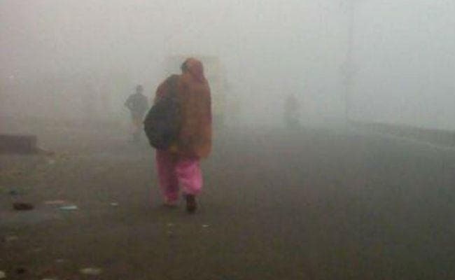 कौशांबी में दो बाइक सवारों की मौत, रेलवे स्टेशन और हवाई अड्डे पर फ्लाइट और ट्रेनें लेट