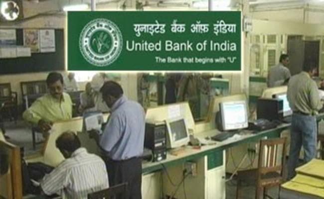 बैंक की कतार में खड़ी महिला की गोद में बच्ची की मौत