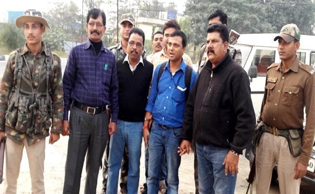 दस हजार रुपये रिश्वत लेते सहायक विद्युत अभियंता गिरफ्तार