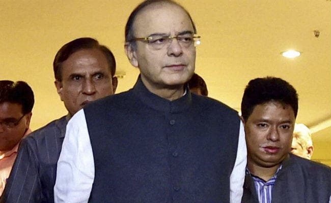 जेटली ने गिनाये नोटबंदी के फायदे , कहा - देश में सब बदल गये, सिवाय नेता व मीडिया के