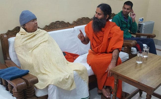 लालू के घर सुबह-सुबह पहुंचे रामदेव, साथ में लिया चाय का आनंद