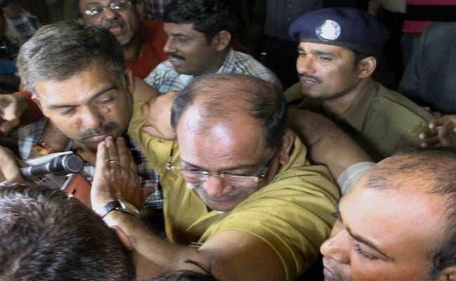 पूछताछ के बाद आयकर विभाग ने महेश शाह को छोड़ा, कल फिर होगी पूछताछ