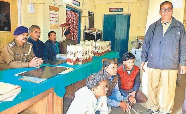 JDU नेता की कार में मिली शराब, तीन लोग गिरफ्तार