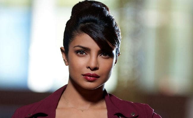 प्रियंका चोपड़ा की हॉलीवुड डेब्यू ''बेवॉच'' का टीजर रिलीज