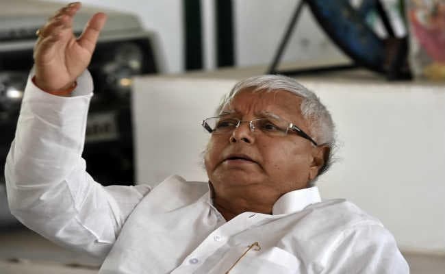 नोटबंदी पर लालू का ट्वीट, लिखा- पीएम को सिर्फ चंद लोगों की चिंता