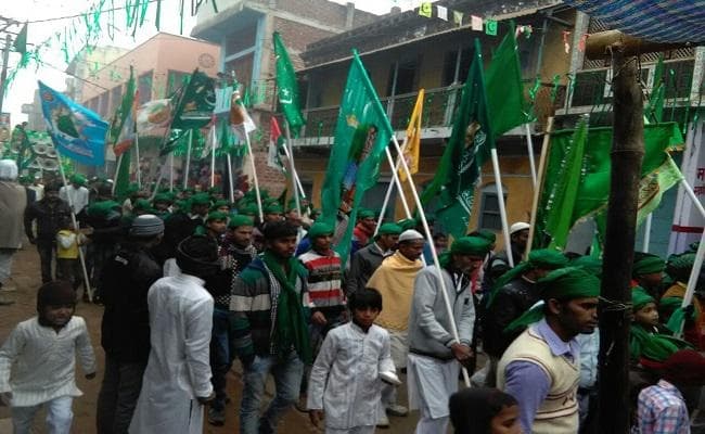 मोहम्मद हजरत साहब के जन्मदिन पर बक्सर और डुमरांव में श्रद्धालुओं ने निकाला जुलूस