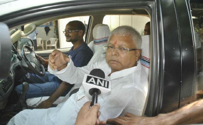 PM मोदी पर लालू ने साधा निशाना, कहा-धूल में लट्ठ मारना बंद करिये