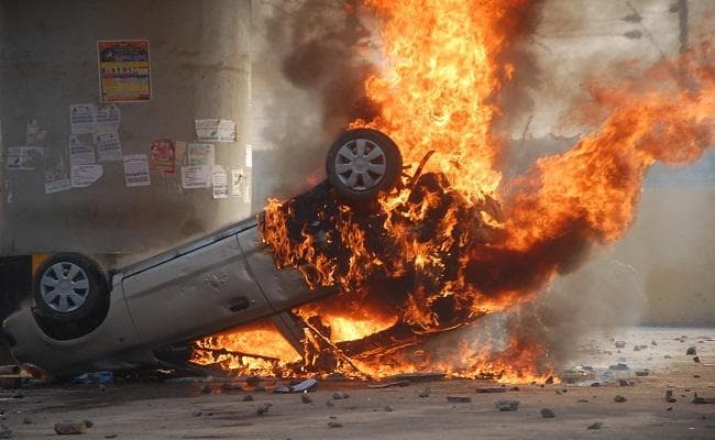 पटना साहिब स्टेशन के पास मूर्ति हटाने को लेकर हंगामा, भीड़ ने कई गाड़ियों को फूंक