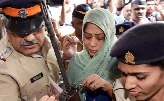 इंद्राणी मुखर्जी काे मिली पिता के अंतिम संस्कार में जाने की इजाजत