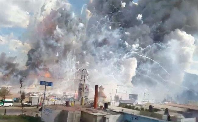 मेक्सिको पटाखा बाजार में विस्फोट में करने वालों की संख्या हुई 35