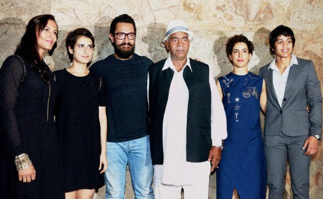 आमिर खान ने पूरा थियेटर किया बुक, 250 लोग एकसाथ देख सकेंगे ''दंगल''