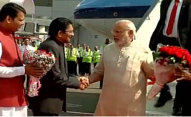 मुंबई पहुंचे पीएम मोदी, शिवाजी स्मारक व पुणे मेट्रो की रखेंगे आधारशिला