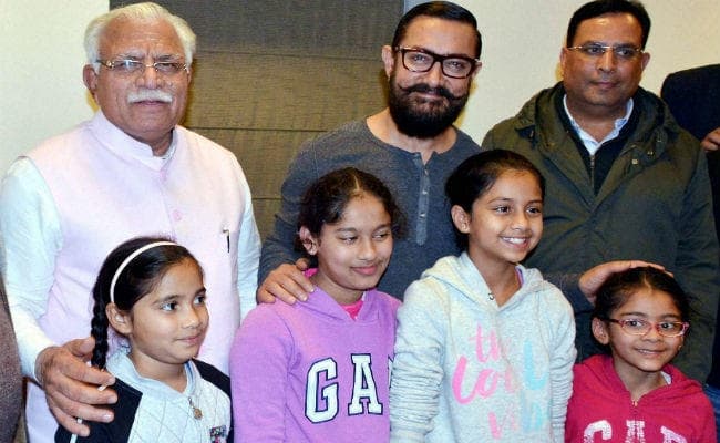 ''दंगल'' देख गदगद हुए हरियाणा के सीएम मनोहर लाल खट्टर, तारीफ में कहे ये शब्द