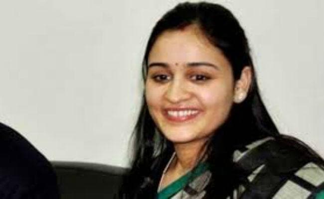 असंतुष्ट पुत्रवधू अपर्णा यादव को भी मिला टिकट