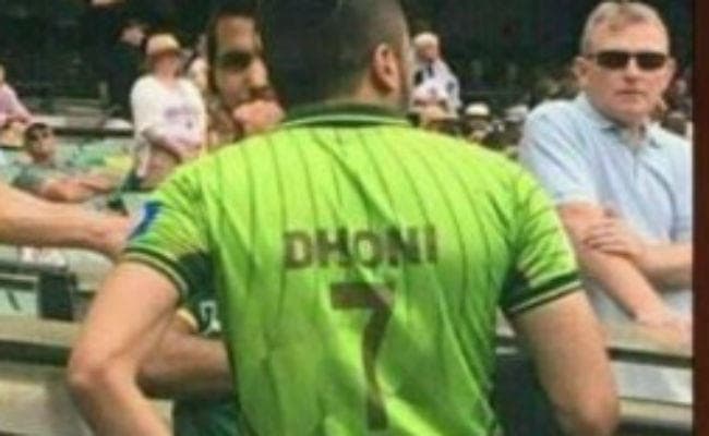 ''कैप्टन कूल धौनी'' के प्रति पाकिस्तानी फैन की दीवानगी देखकर आप भी रह जायेंगे दंग