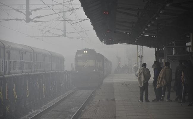 घने कोहरे का कहर : दिल्ली से पटना जाने वाली अधिकतर ट्रेनें लेेट