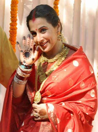 Happy B''Day : वीडियो में देखें विद्या का सादगी से लेकर ग्लैमरस भरा अंदाज