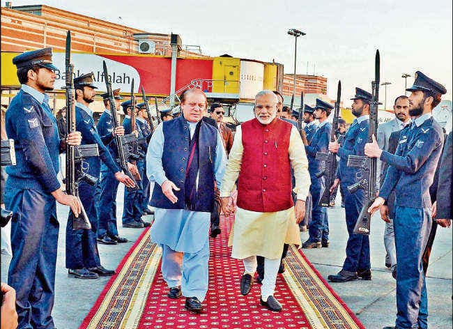 विदेश नीति के जानकारों की आकांक्षा पड़ोसियों से मधुर हों रिश्ते