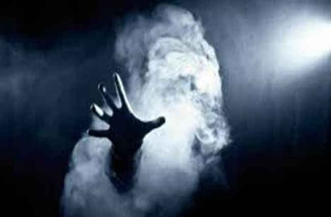 भूत के डर से एक पुलिसकर्मी ने लगायी फांसी, दावा- सपने में आकर ऐसे डराती थी एक महिला...