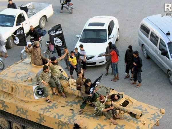 ISIS के कारण सीरिया के मडाया में भुखमरी, घास व मिट्टी खा रहे लोग