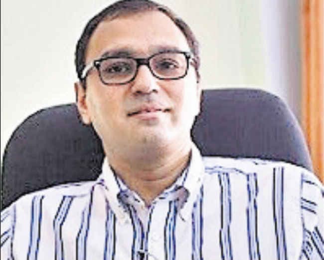 लौटा रहे हैं गरीबों की आवाज