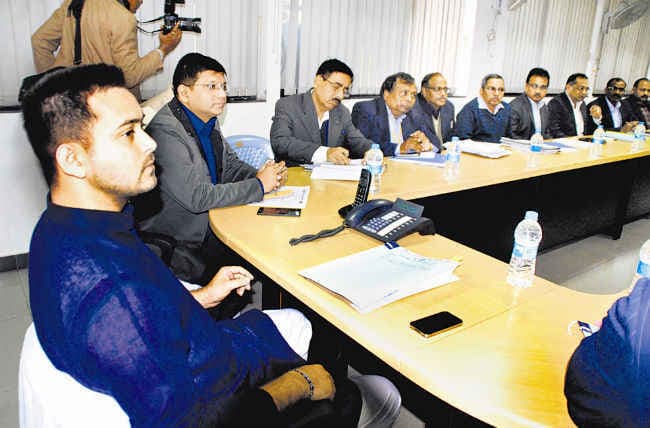 निर्भीक होकर करें काम, सरकार देगी पूरी सुरक्षा : तेजस्वी