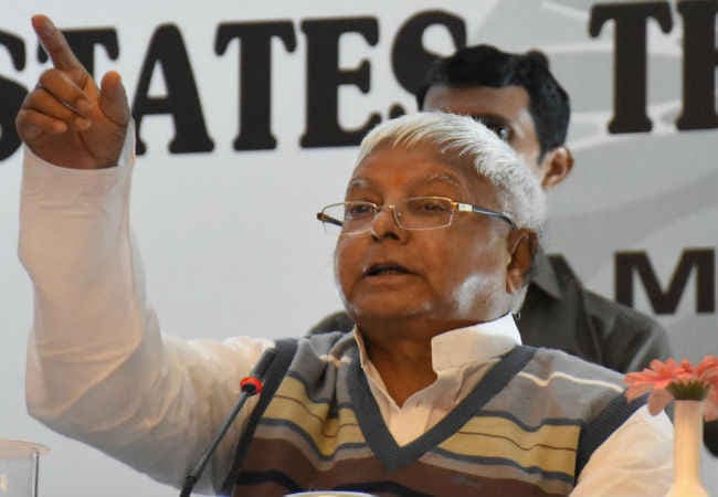 लालू प्रसाद पर आठ जगहों पर होगी फूलों की वर्षा